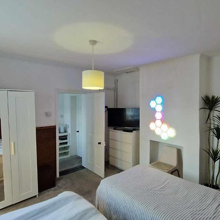 Converted Bungalow In Bexley Londra Esterno foto