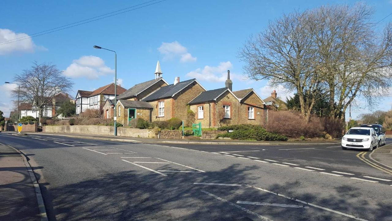 Converted Bungalow In Bexley Londra Esterno foto