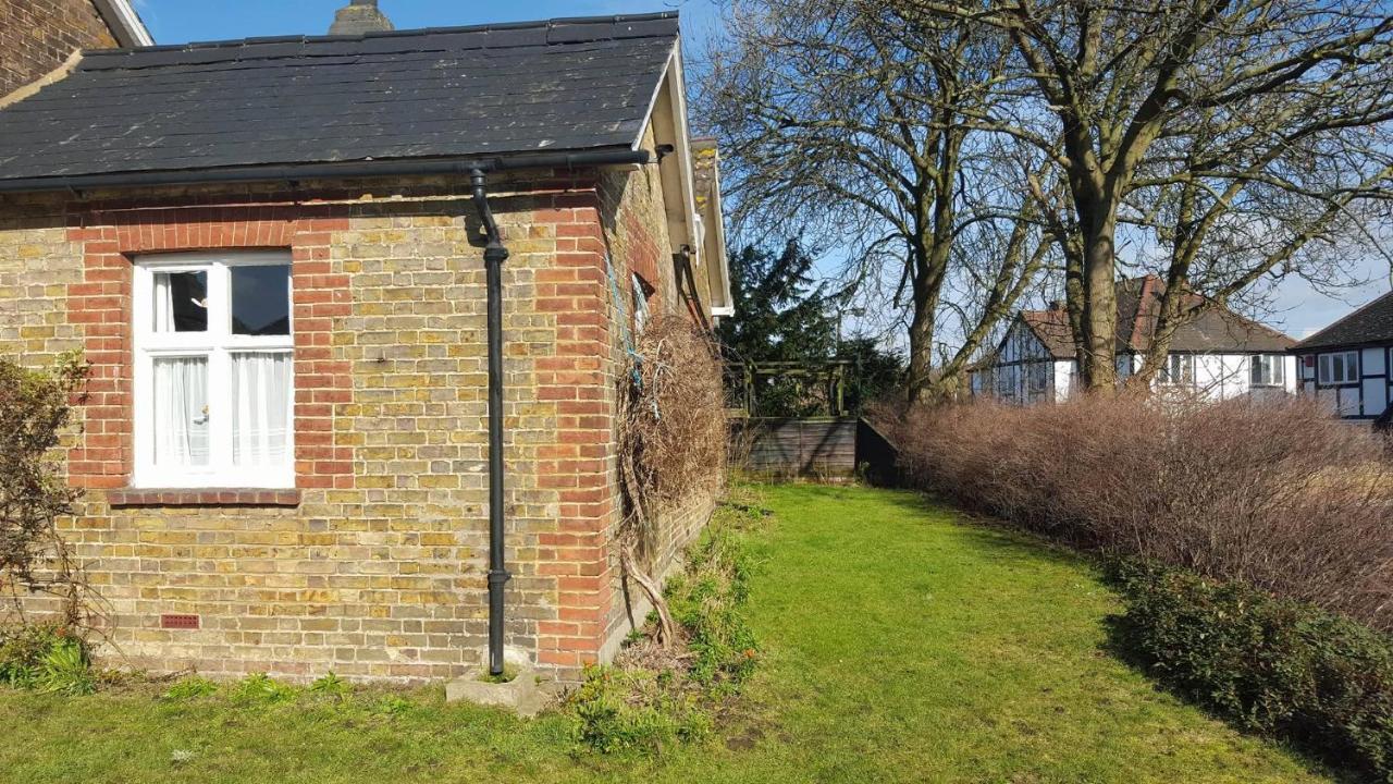 Converted Bungalow In Bexley Londra Esterno foto