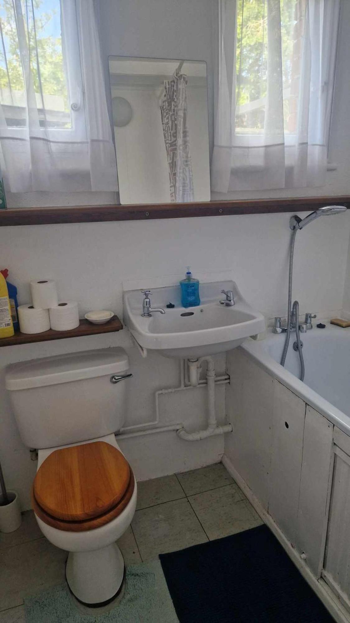 Converted Bungalow In Bexley Londra Esterno foto