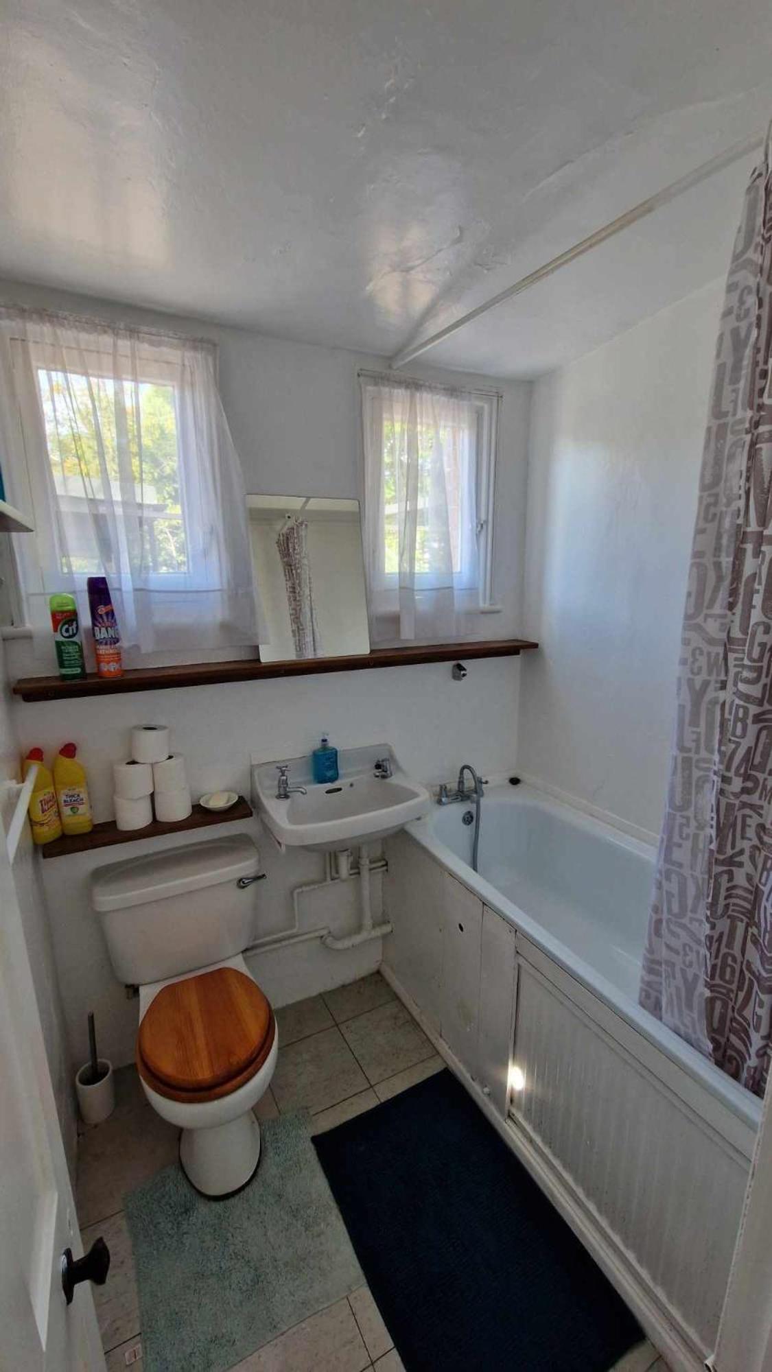Converted Bungalow In Bexley Londra Esterno foto